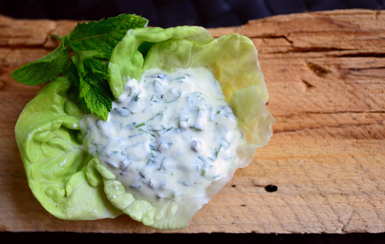 entdecken sie köstliche salatdressings, die ihren gerichten das perfekte aroma verleihen. von klassischen vinaigrettes bis hin zu kreativen variationen - finden sie das ideale dressing für jeden salat!
