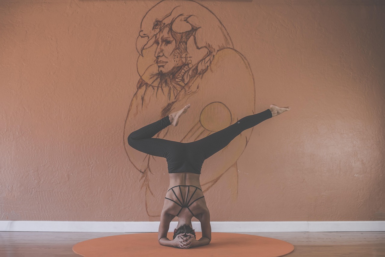 entdecken sie die transformative kraft des yoga für körper und geist. erleben sie entspannung, flexibilität und innere ruhe durch unsere vielfältigen yoga-kurse und -ressourcen.